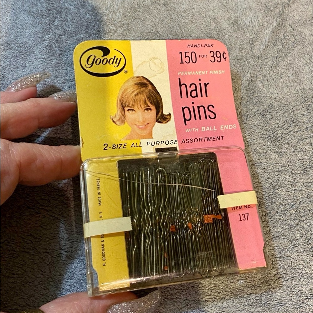 Vintage Goody hair pins 150 count in unopened plastic case